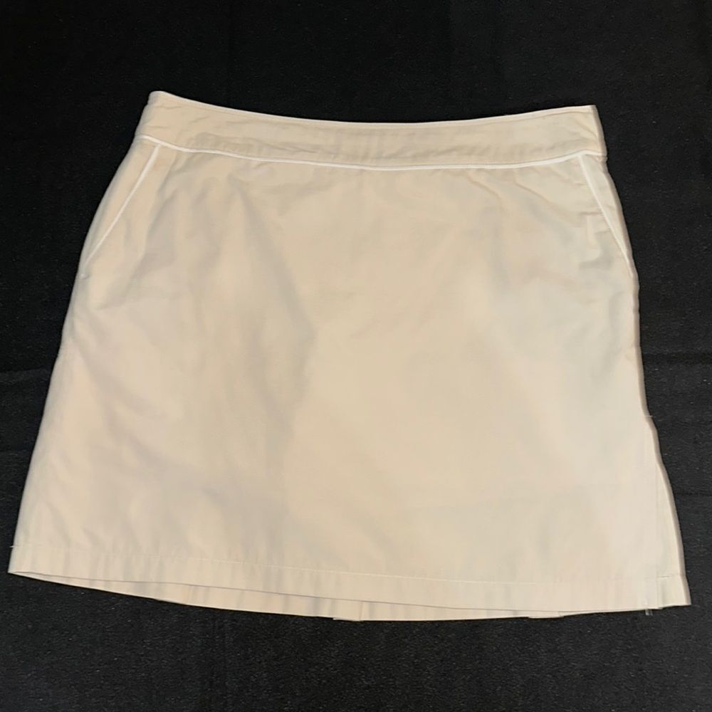Ashworth Pleated Back Tan Skort w/ White Trim Size 8